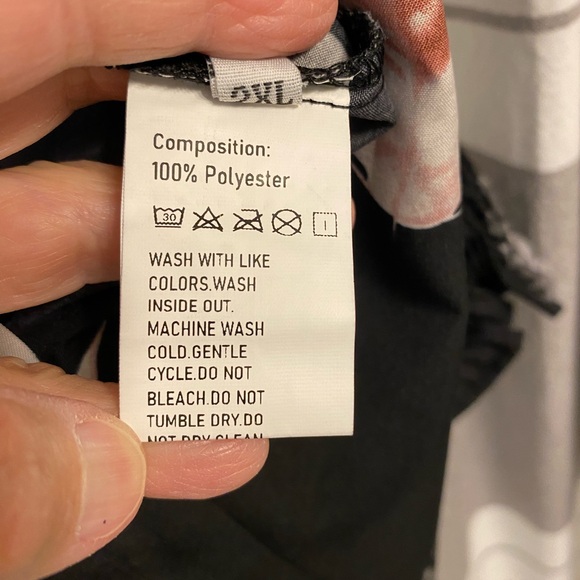 Stylish Dress Blouse - Picture 6 of 8